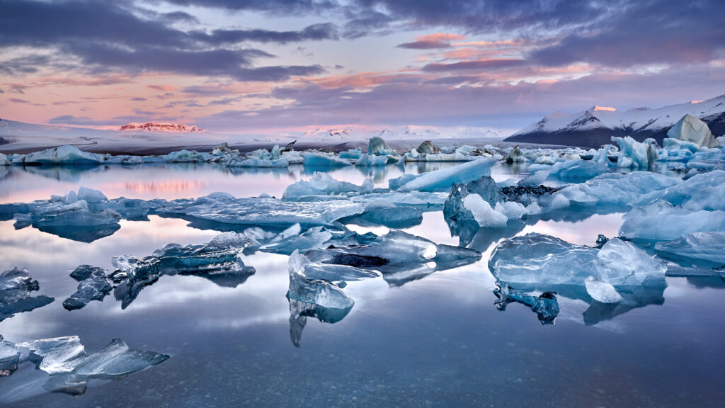 冰島旅遊景點安排與推薦！此生一定要去一次的冰火之國 歐洲 冰島 傑古沙龍冰河湖 shutterstock 558659920