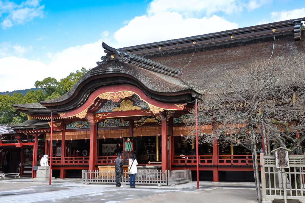【2025 日本賞楓攻略】京都、九州賞楓推薦 | 鞍馬貴船、紅葉隧道、鞍馬寺1日遊、九州夢幻紅葉名所一次看 日本 福岡 太宰府天滿宮 shutterstock 556729369