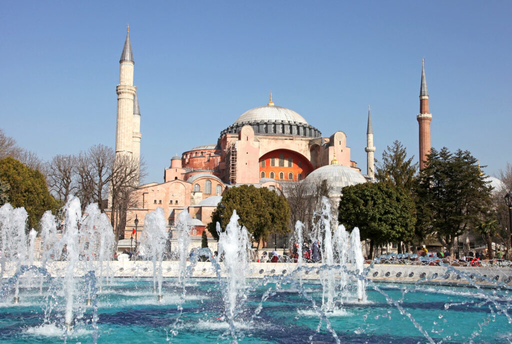 獨家海外旅遊秘笈｜Let's go 帶你開心出遊去~ S 土耳其 伊斯坦堡 聖索菲亞大教堂 shutterstock 256044802