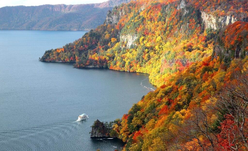 【玩遍日本】2023 青森旅遊攻略(持續更新) 日本 青森 十和田湖 shutterstock 273269858