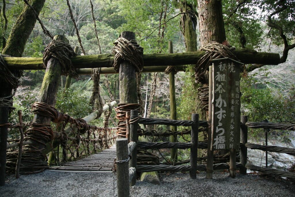 【玩遍日本】2023 德島旅遊攻略(持續更新) 日本 德島 祖谷葛藤橋 shutterstock 343319462