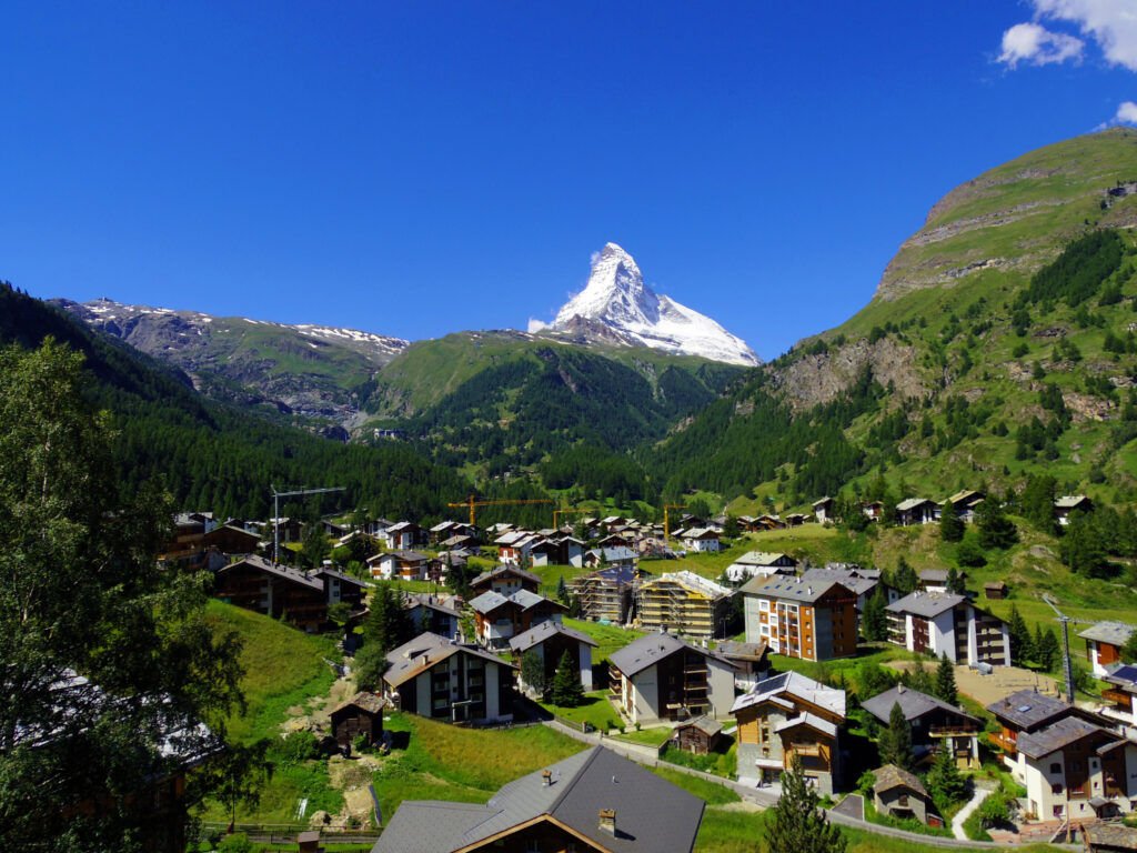 一起玩遍歐洲---9大瑞士旅遊景點 瑞士 策馬特山城 shutterstock 223698163