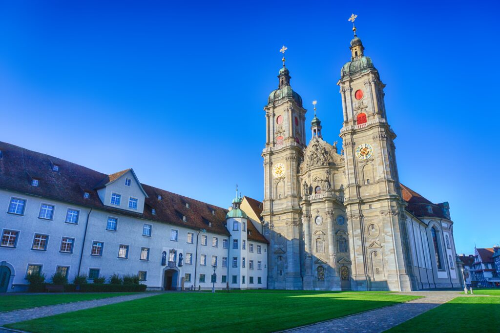 一起玩遍歐洲---9大瑞士旅遊景點 瑞士 聖加侖 聖加侖大教堂 shutterstock 739311235