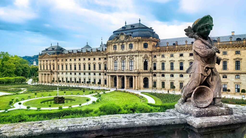 一起玩遍歐洲-德國旅遊9大城堡飽覽 7德國 烏茲堡 烏茲堡主教宮 shutterstock 1486189340 1