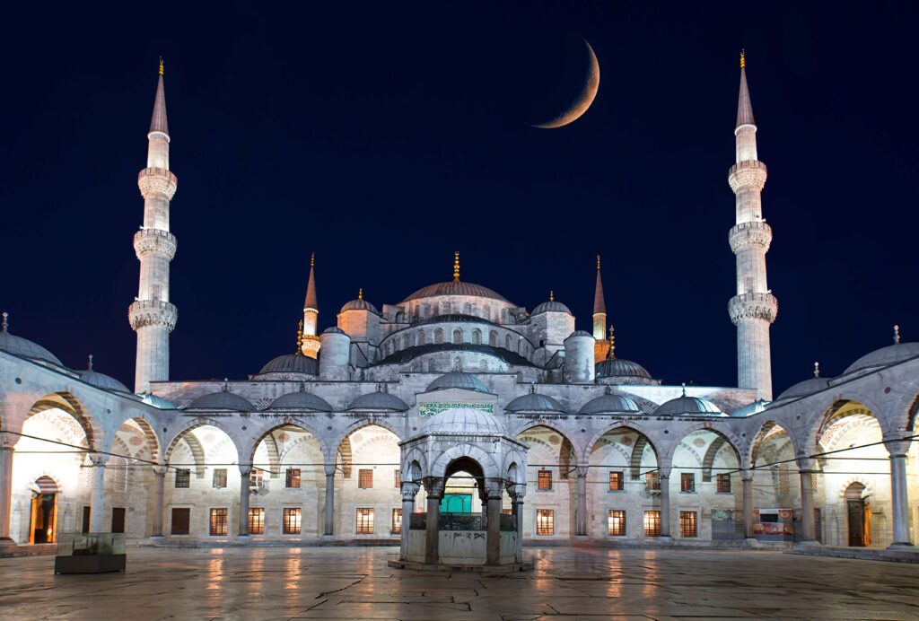 魅力土耳其旅遊-探索古文明的浪漫國度 土耳其 伊斯坦堡 藍色清真寺 shutterstock 211921516 2