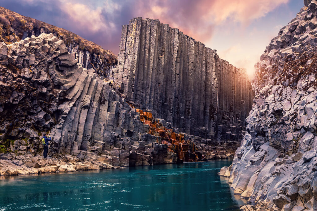 山富旅遊帶您輕鬆追極光,享受極致北歐體驗 冰島 Studlagil峽谷 shutterstock 1518079595