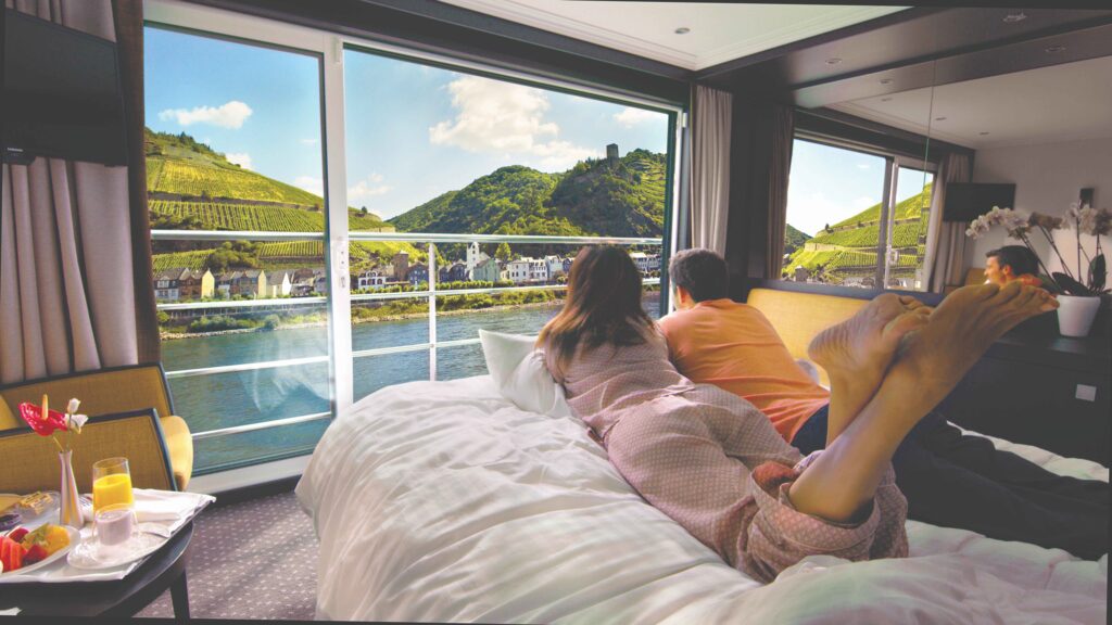 升級你的歐洲旅行方式!奢華歐洲河輪之旅-艾凡隆河輪,一篇文讓你愛上河輪! Avalon Panorama Suite Open Window from Commercial CMYK 11zon