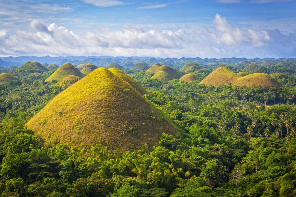 玩薄荷島(Bohol)就是這麼輕鬆~2025年5月29日起,菲律賓皇家航空市場唯一薄荷島直飛,僅2.5小時航程 | 山富旅遊 菲律賓 宿霧 薄荷島 巧克力山 shutterstock 1062273197